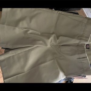 Mens shorts 28 New with Tags